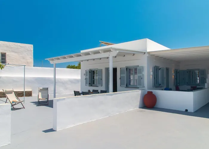 Θεμωνιά House